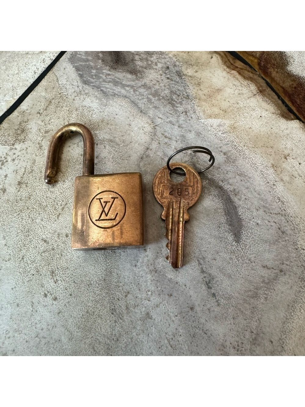 Listing for ONLY ONE 200 series Louis Vuitton Lock and Key - 203, 205 or 222 - Picture 6 of 13